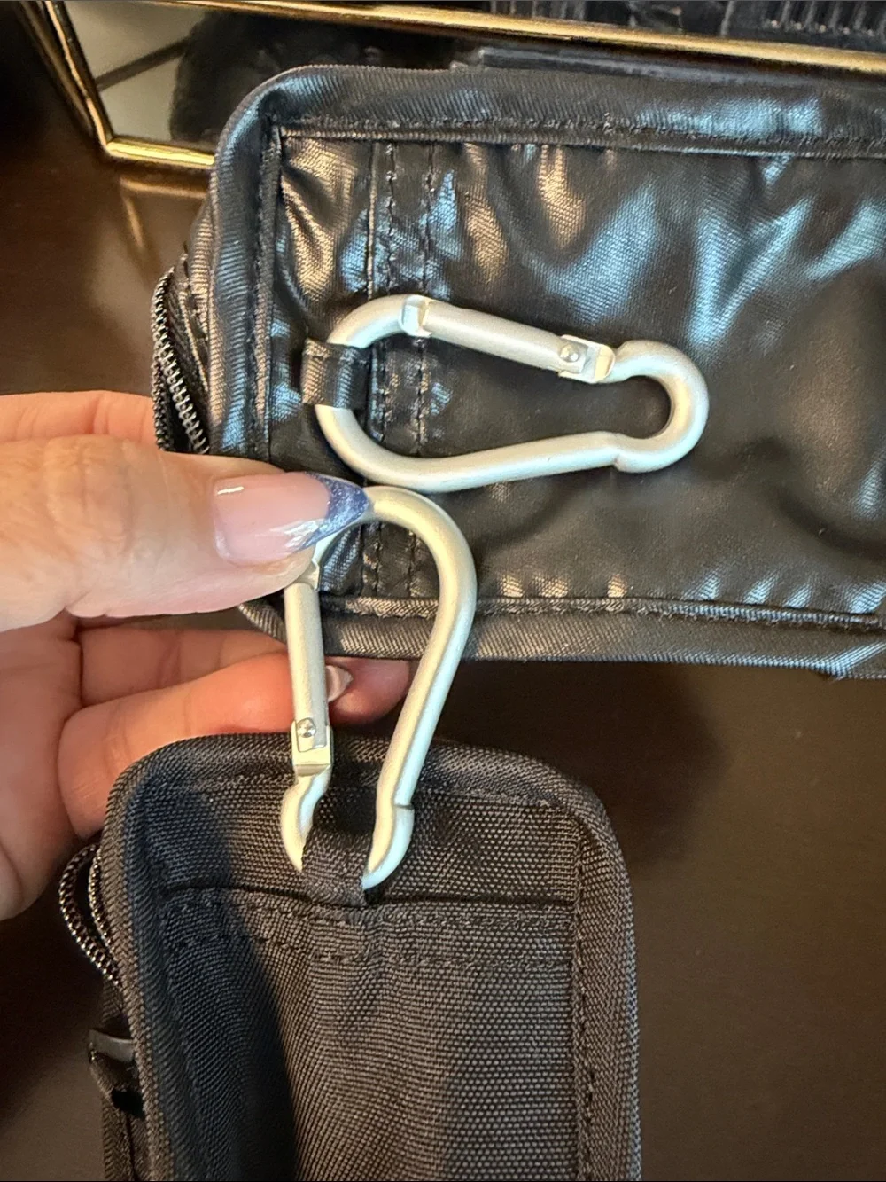 lug set of 2 Drizzles Metallic Black and Brushed black Pouch